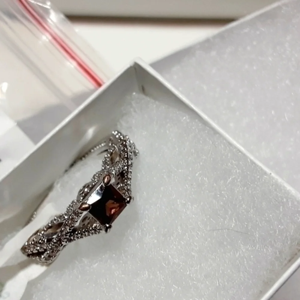 Cocoa Pops Quartz, White Topaz Middle Finger Ring